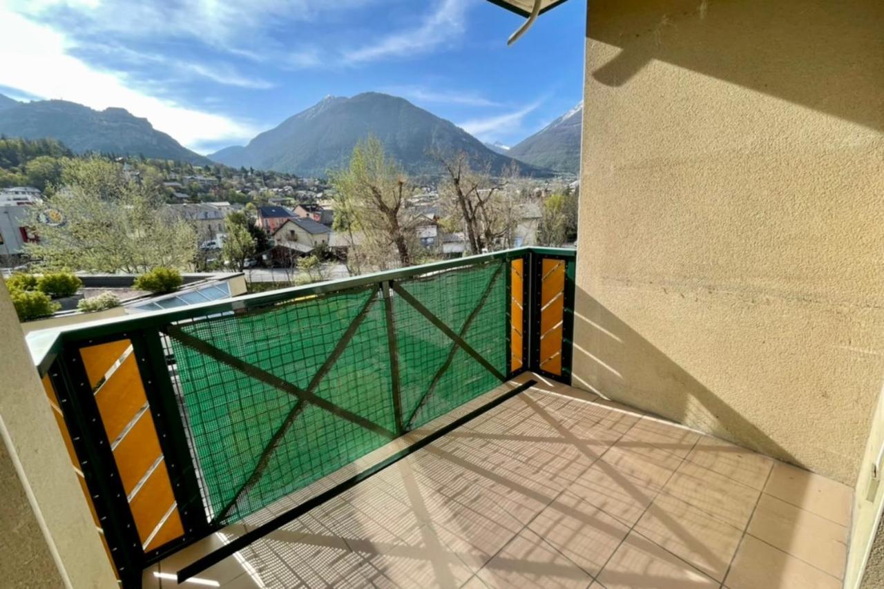 Bright 50 M With Balcony And View On The Valley Бриансон Экстерьер фото